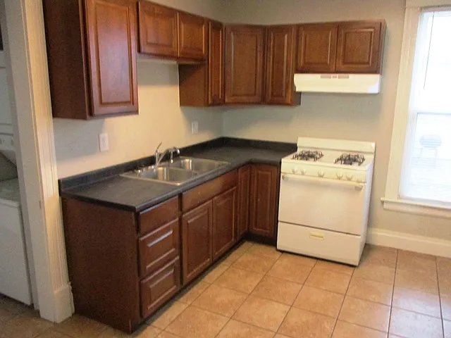 913 W Grove St #61701 — Photo 2