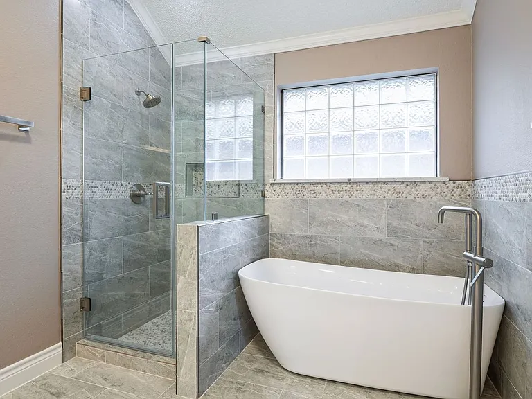 410 Live Oak Ln — Photo 5