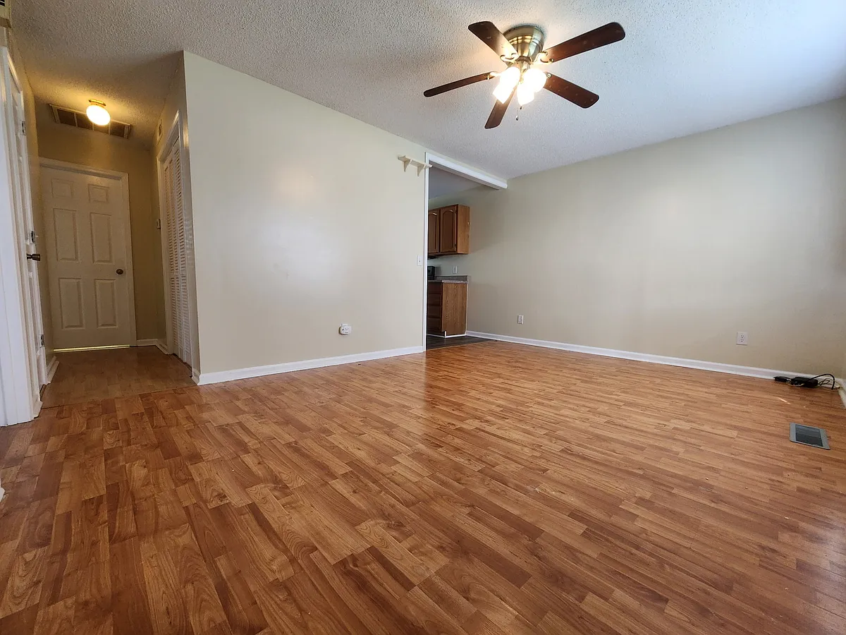 Building Photo - 1616A Chris Dr