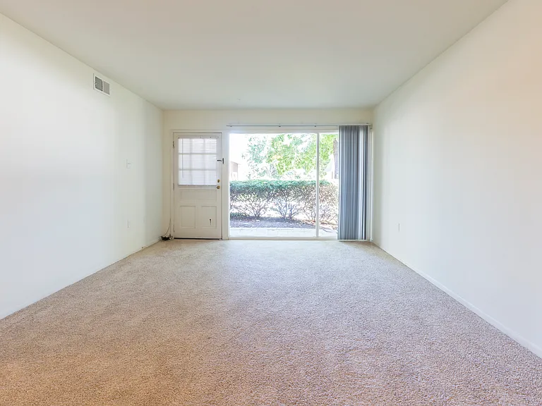 Oxford Hill Apartments — Photo 12