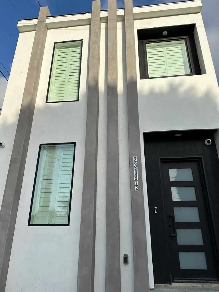 2 bed, 1076 sqft, $3,400 — Photo 1