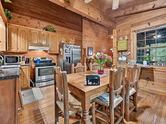 4th image of 137 Welch Ln