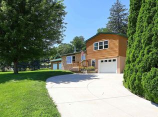 1128 N Cody Rd, Le Claire, IA 52753