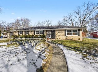 206 Clarence St, Holly, MI 48442