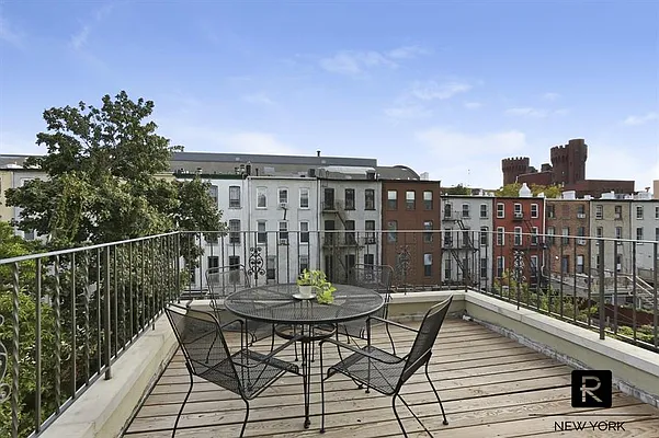 Rented by R New York | media 22