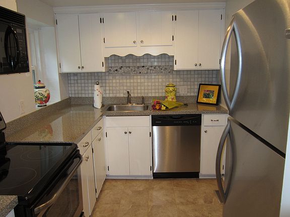 2nd image of 2868 S Abingdon St APT A1