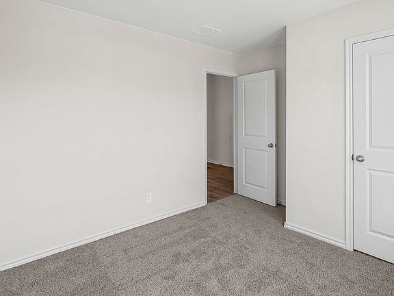 5th image of 303 Whispering Pine Dr