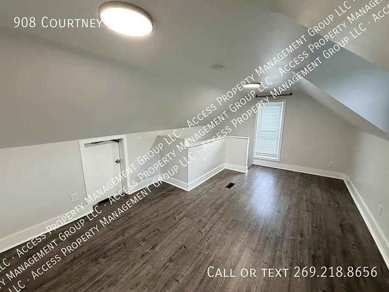 908 Courtney St NW — Photo 19