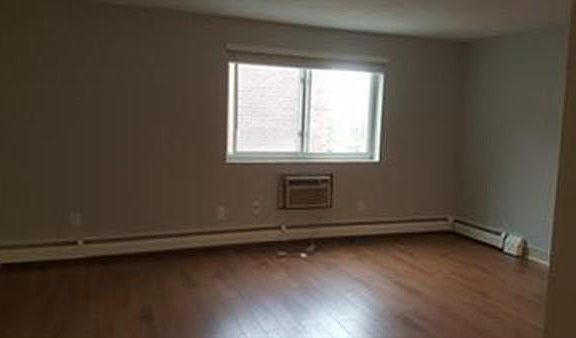 5th image of 215 Winter St APT 5S