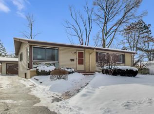 603 E Greenwood Dr, Mount Prospect, IL 60056