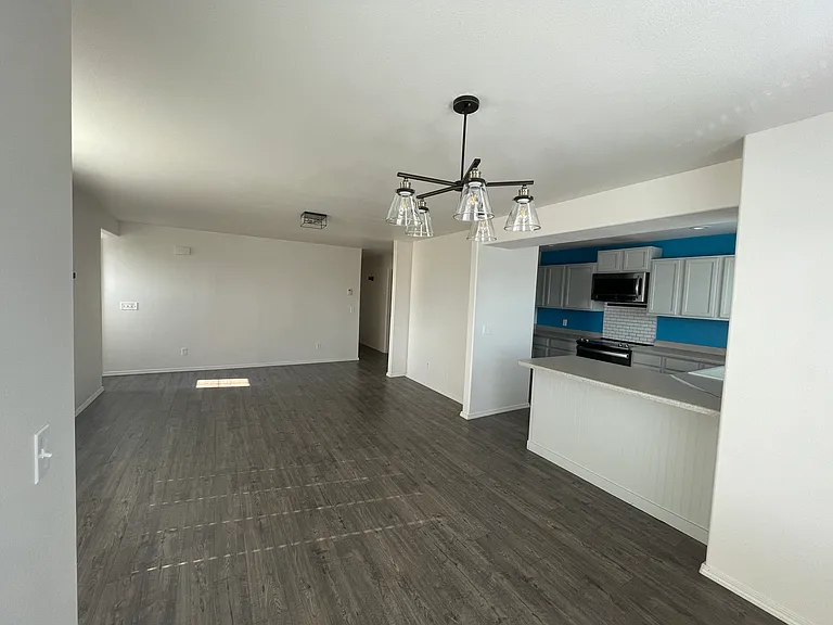 1094 Longbow Ln #E — Photo 3