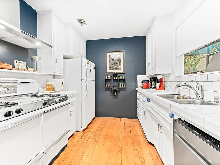 1330 N Crescent Heights Blvd #16A — Photo 7