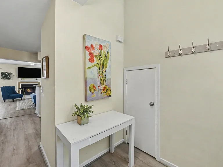 1263 Marshview Dr — Photo 2
