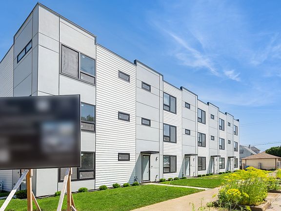 4th image of 946 Beloit Ave #2