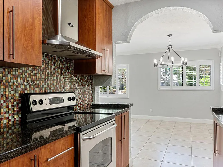 1025 Sylvania Blvd — Photo 10