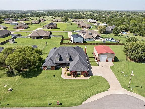 4th image of 4529 Hillcrest Ln