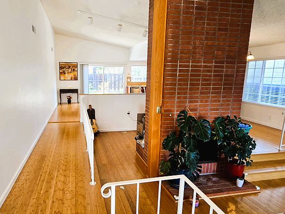 2nd image of 108 Port Royal Ave