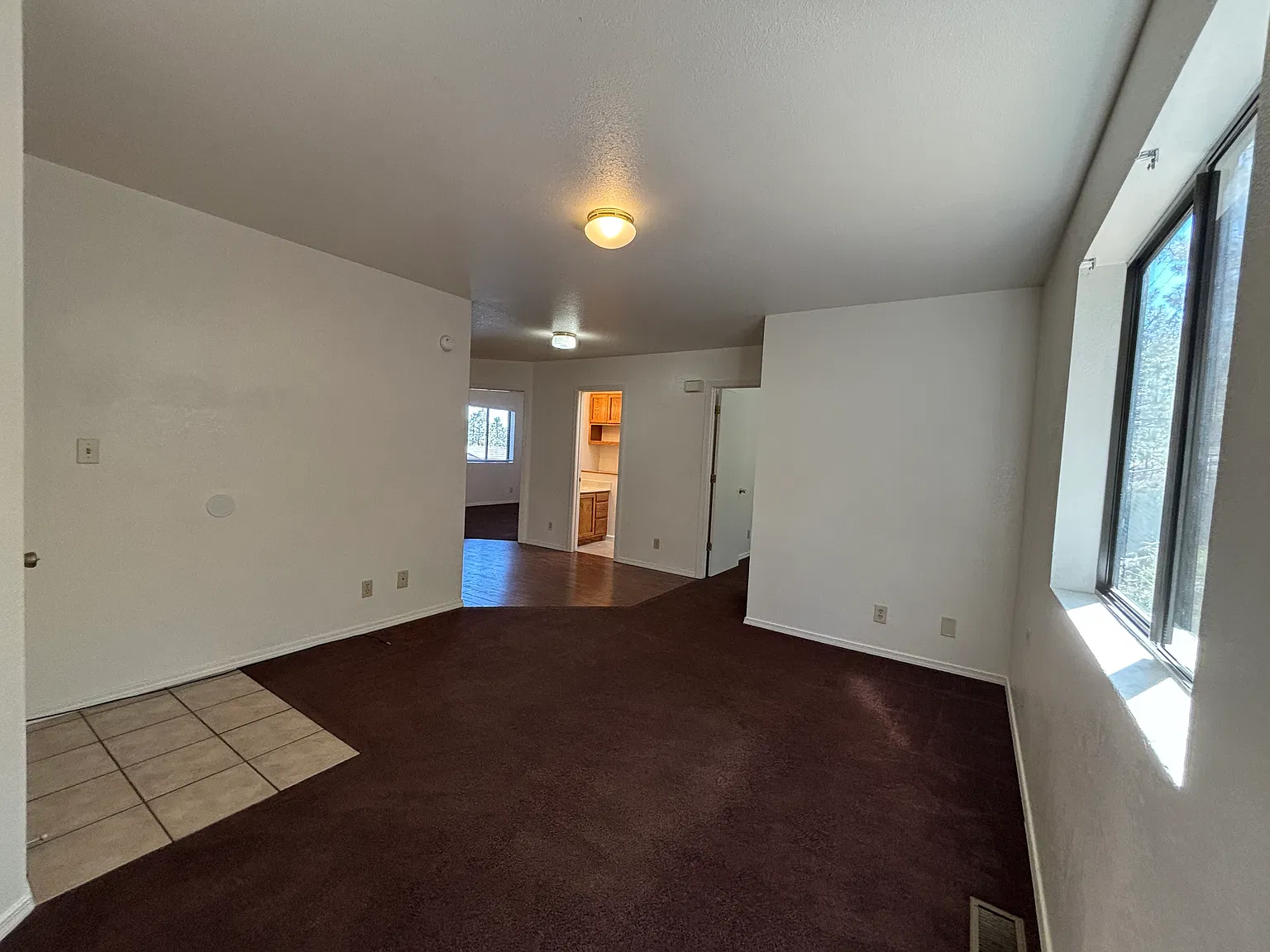 3 bed, 900 sqft, $2,000 — Photo 2