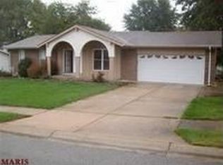 908 Tilbury Dr, Saint Charles, MO 63301