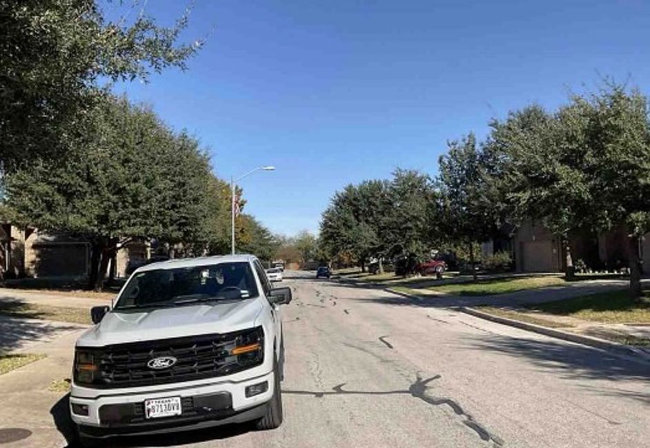 Exterior Neighborhood (street photo)