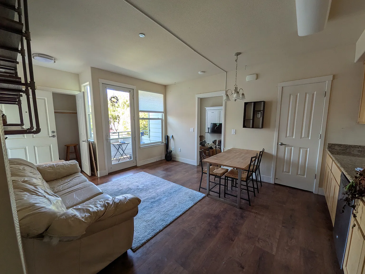 224 Laurel St — Photo 2