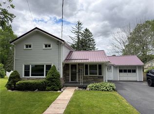 14 Gilbert St, Le Roy, NY 14482