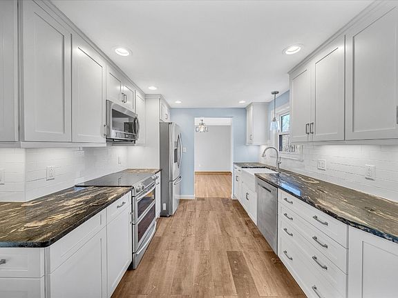 4th image of 1204 Wildwood Ln
