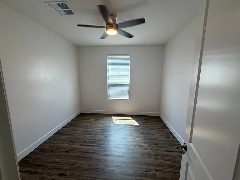 38005 W Montserrat St — Photo 3