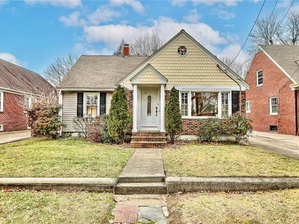 636 Pleasant Valley Pkwy, Providence, RI 02908