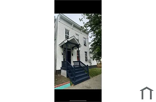 827 Emmett St #2 Photo 1