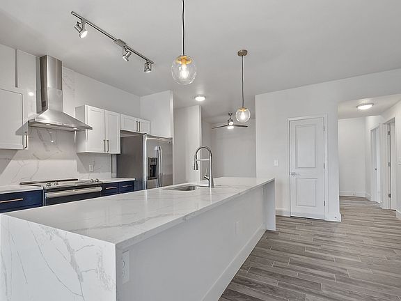 3rd image of 929 Norwood St #323S