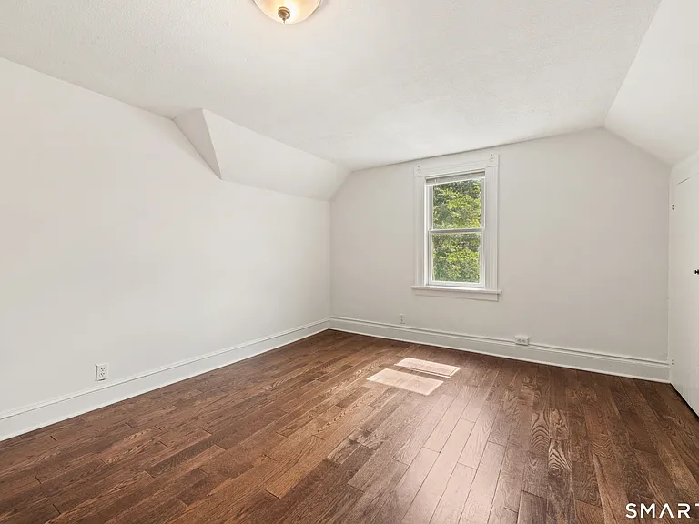 318 Suburban Ave — Photo 20