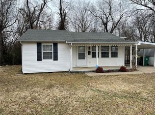 1106 W Center Ave, Springdale, AR 72764