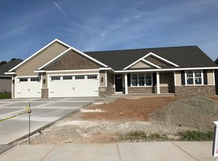 1350 Buckys Run, Green Bay, WI 54313