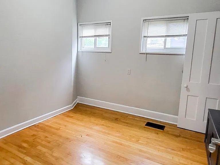862 N. Marshfield Ave. — Photo 3