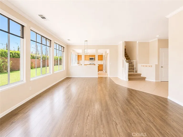 1695 Larkspur Ln — Photo 4