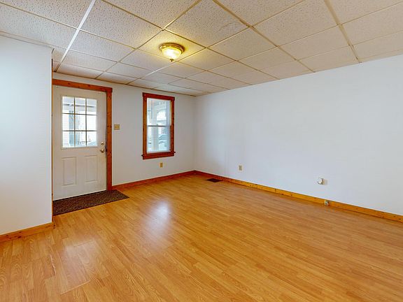 3rd image of 718 Wilson St