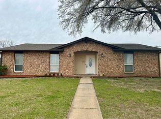 4017 Emerald Dr, Mesquite, TX