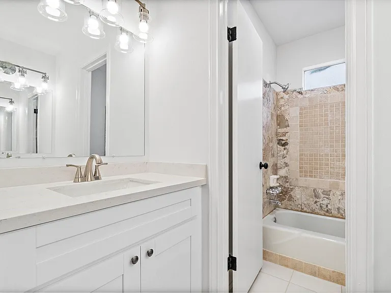 7810 Antoine Dr — Photo 10