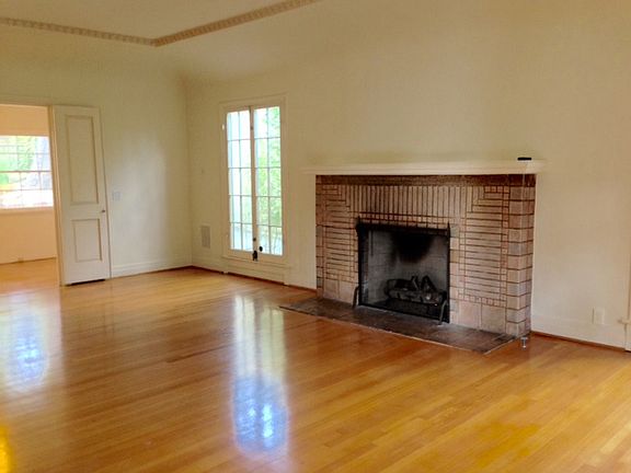 5th image of 111 N Irving Blvd
