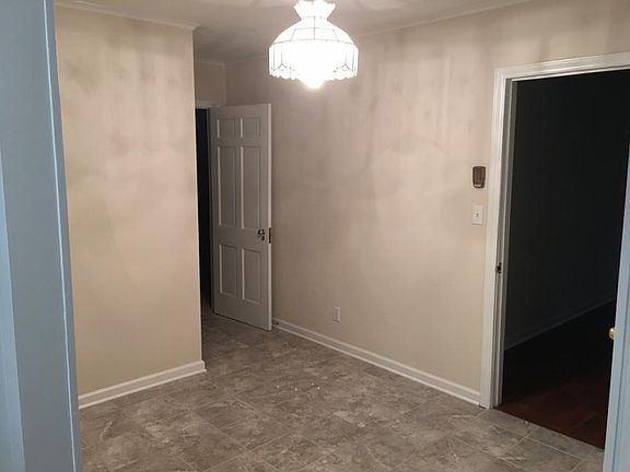 5th image of 1002 Riverview Dr
