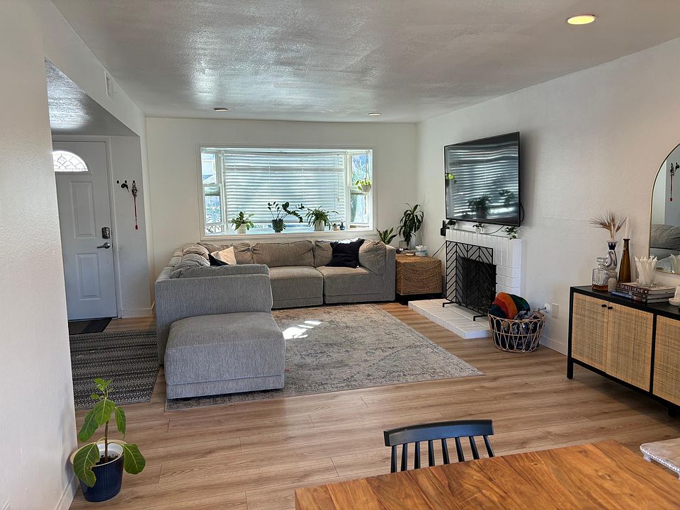 1st image of 814 Jennifer Ln #A