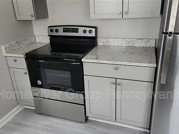 5th image of 1190 Sycamore St