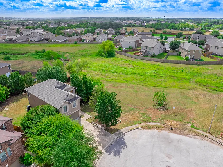 141 Clover Cv — Photo 55