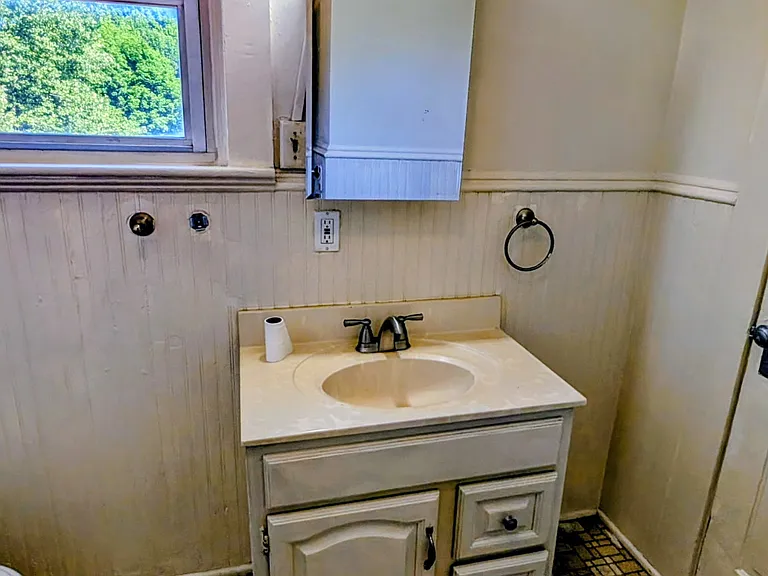 511-513 Lafayette St #2 — Photo 4