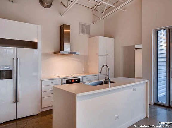 2nd image of 1115 S Alamo St Unit 3203