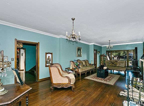 4th image of 613 E D St