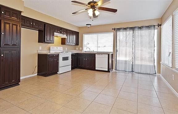3rd image of 806 La Cresta Ct