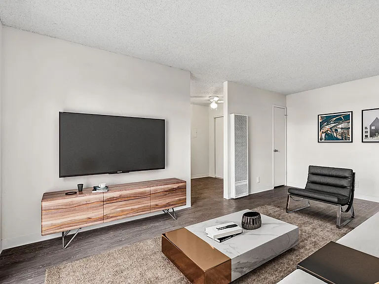 Clayton Crossing Apartments — Photo 7