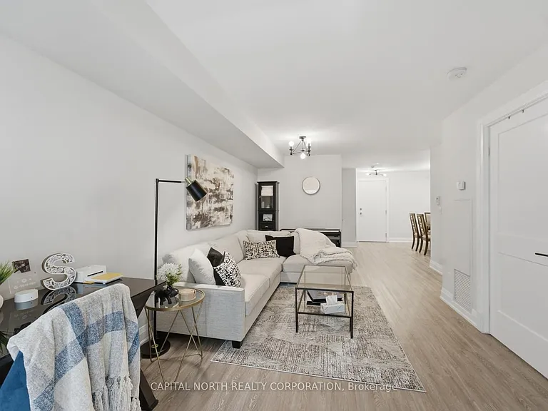 270 Wellington St W #412 — Photo 24